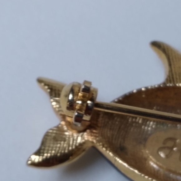 Vintage Small Blue Fish Brooch - Picture 8 of 12